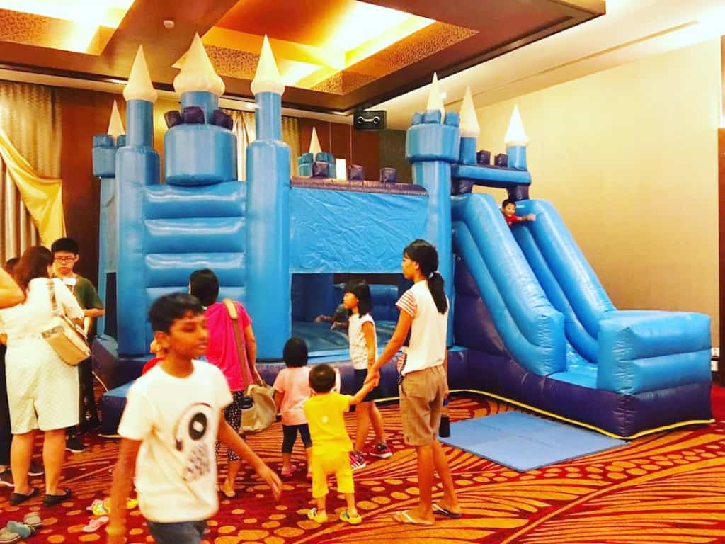 blue-bouncy-castle-for-rent