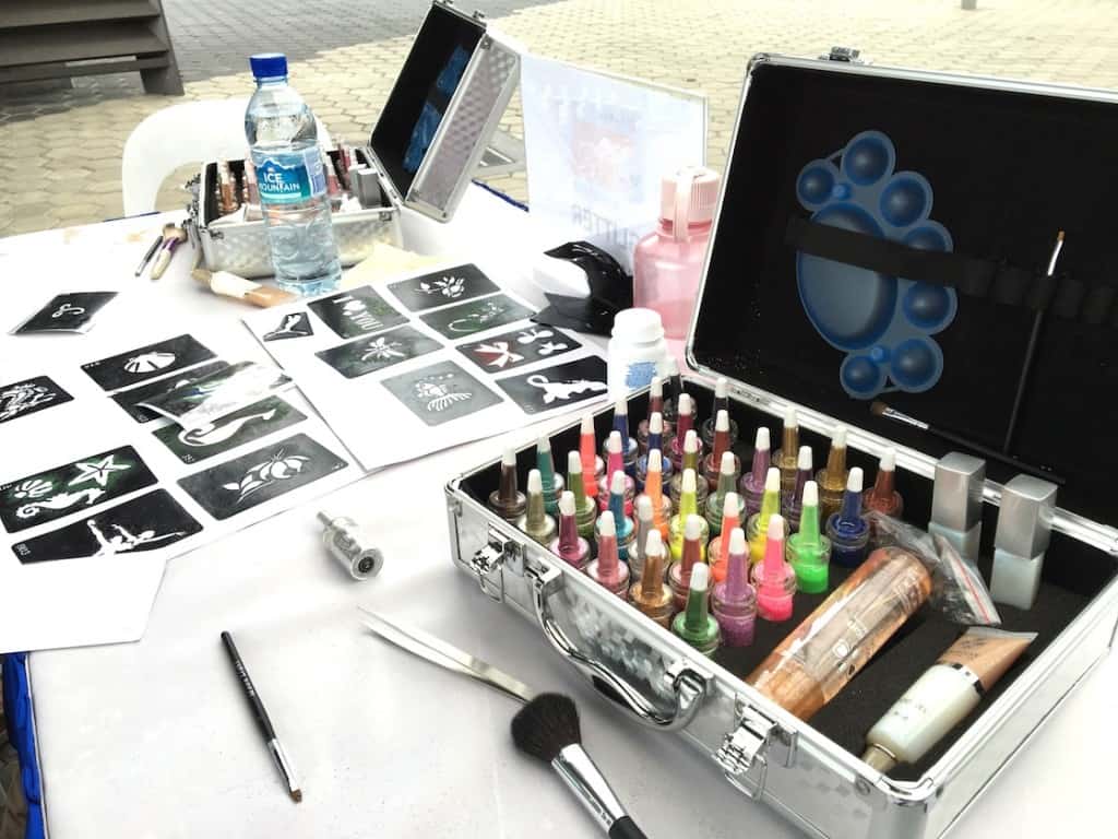 glitter-tattoo-activity-booth